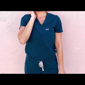 Figs blue one pocket scrub top small